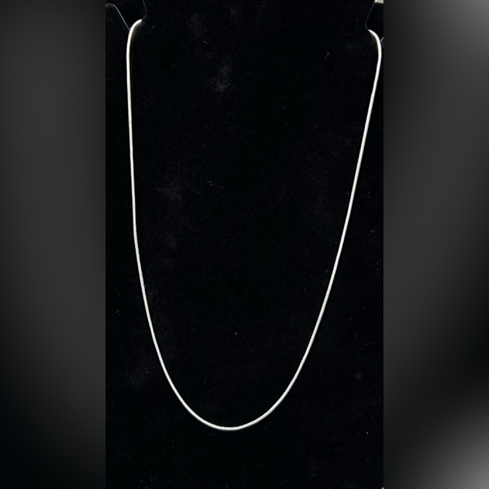 🆕 Elegant Silver 925 Necklace (18 inches) - Picture 1 of 2